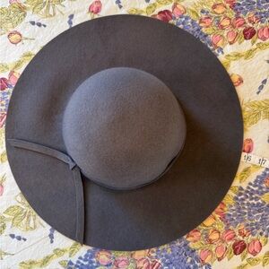 Women’s Gray Wool Hat by Jeanne Simmons 18” Crown Adjustable NWOT
